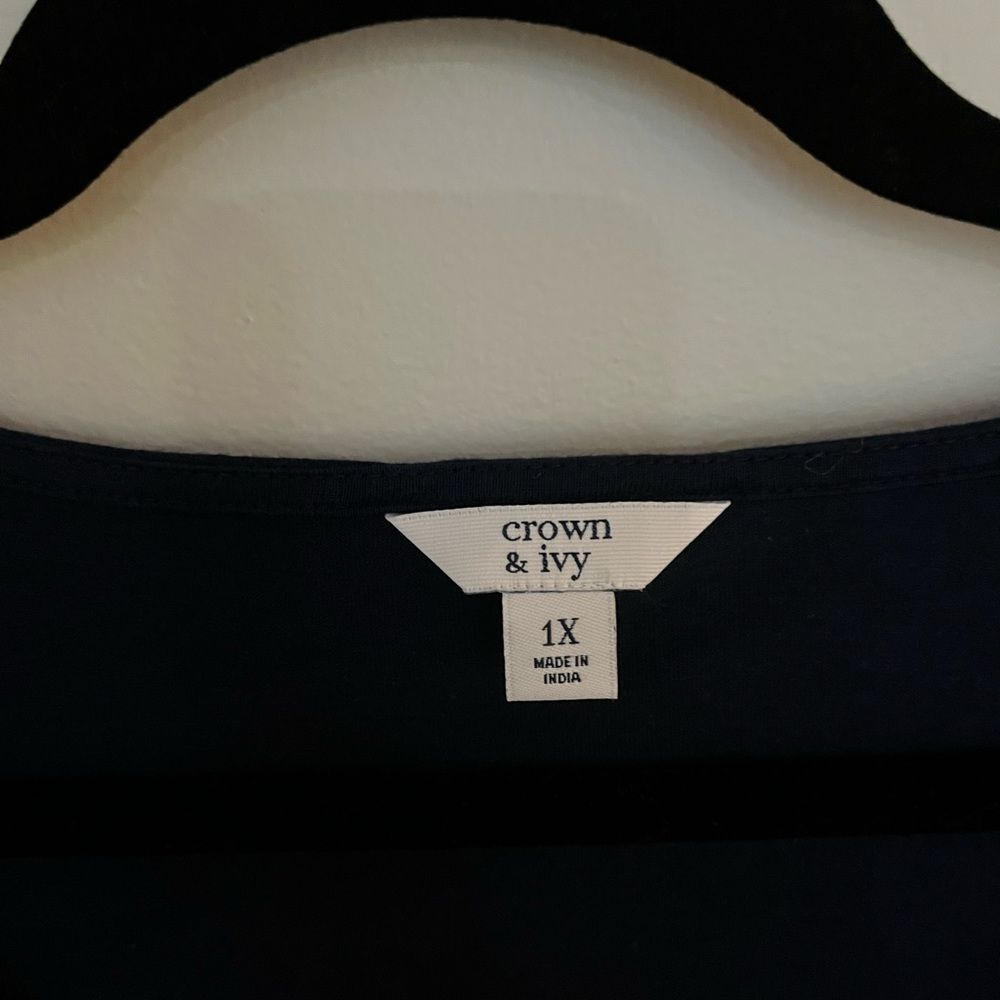 Crown & Ivy
Plus Size Embroidered Scallop Sleeve Top - Picture 6 of 11